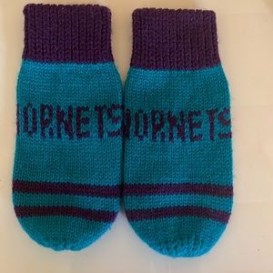NBA Grossman Toddlers Vintage Mitten Winter Knit Gloves Team Hornets NWOT